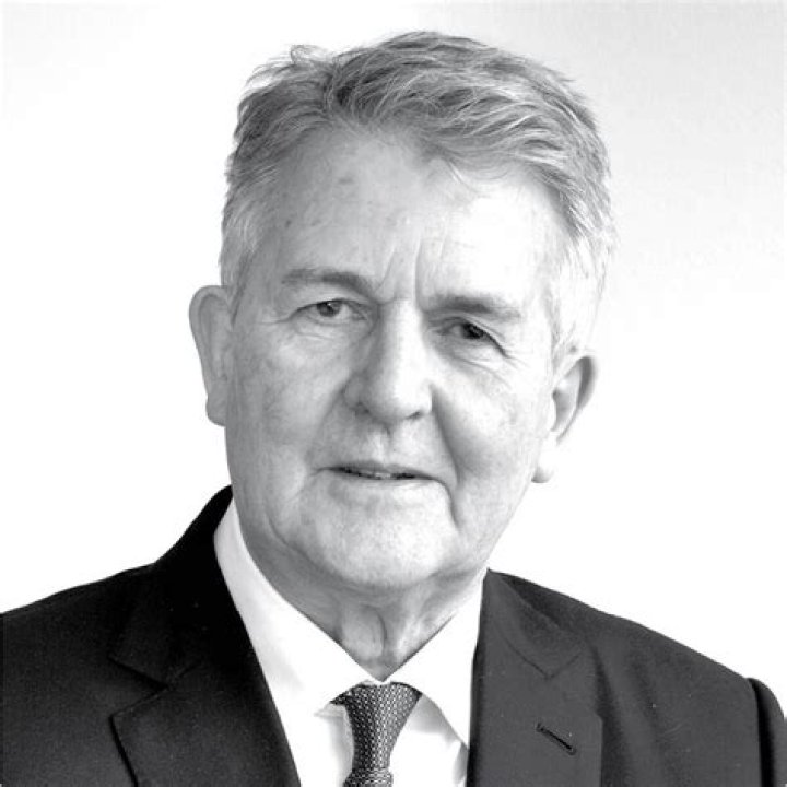 Dr. John Bennett (1985)