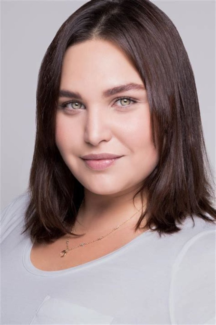 Estefania Villarreal Net Worth