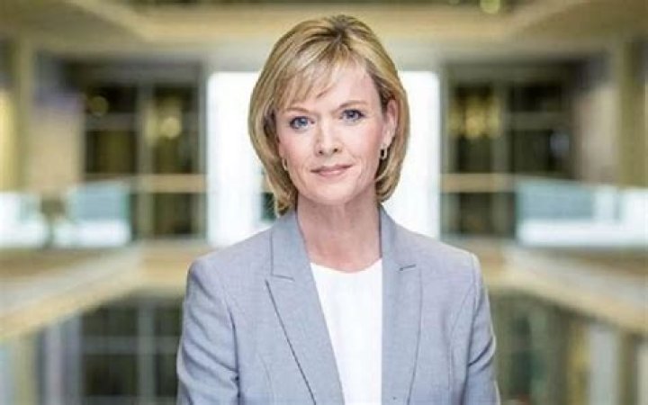 Julie Etchingham Career Insight