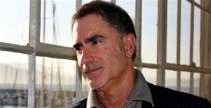 Phil Bronstein holds a net worth of $1 million. Bronstein gathered his fortune from his career as a Journalist and editor.