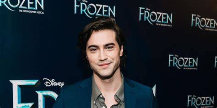 Ryan McCartan Net Worth, Earnings, Dating, Grilfriend, Facts, Wiki-Bio
