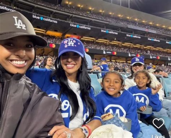 Vanessa Bryant with her daughters Vanessa Bryant with her daughters