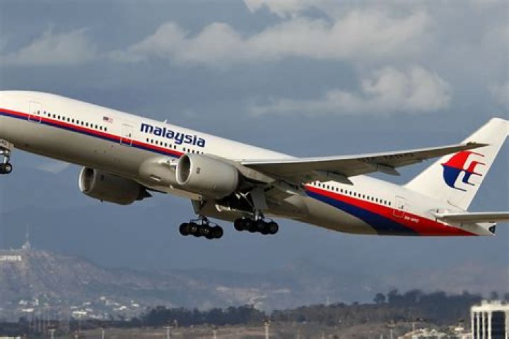 Was MH370 Boeing abducted by UFOs? Viral video debunked